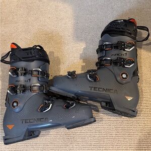 Tecnica Mach1 110 MV 29.5 Size - Men's Intermediate / Advanced Ski Boots